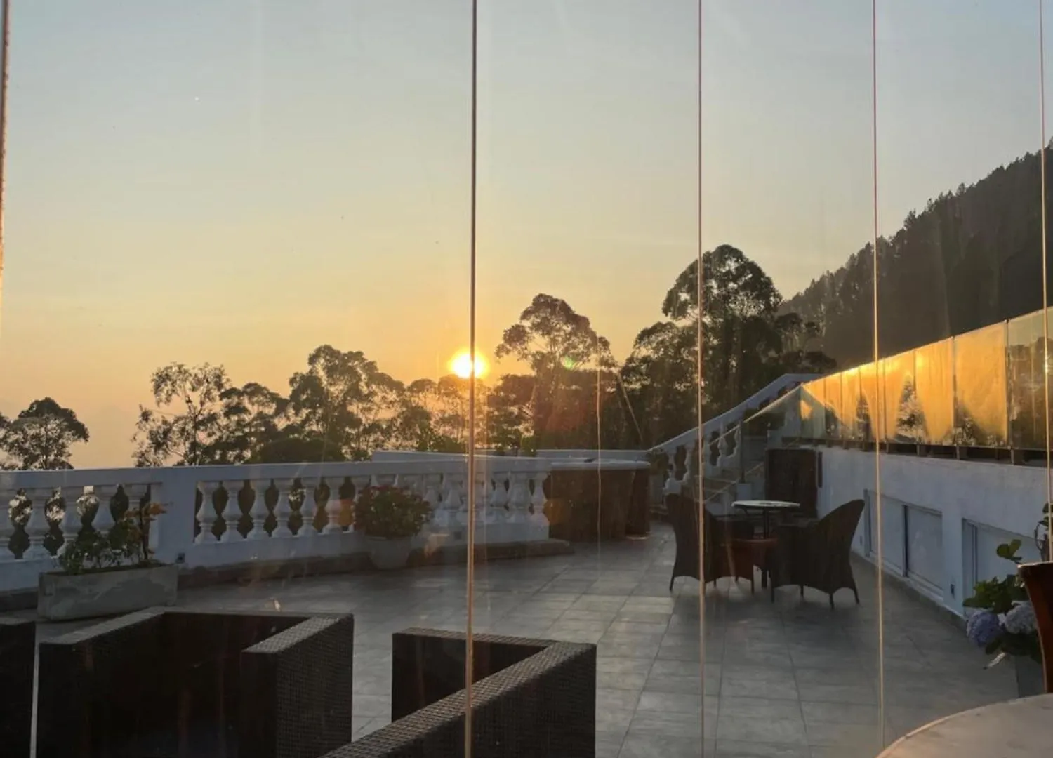 Bellwood Hills Resort & Spa Канди 4*,