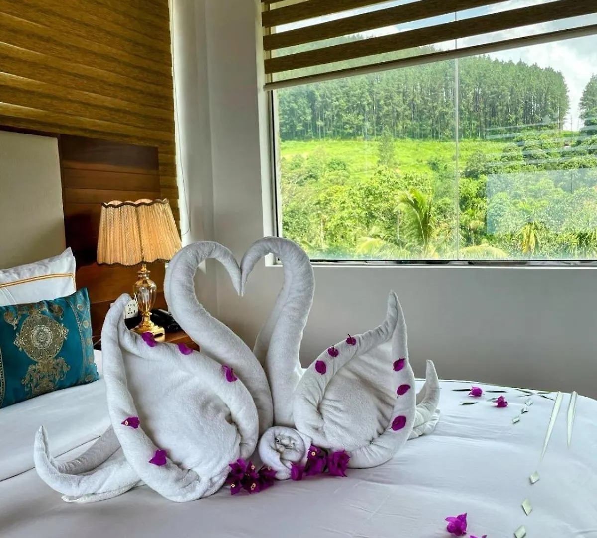 Bellwood Hills Resort & Spa Канди Отель