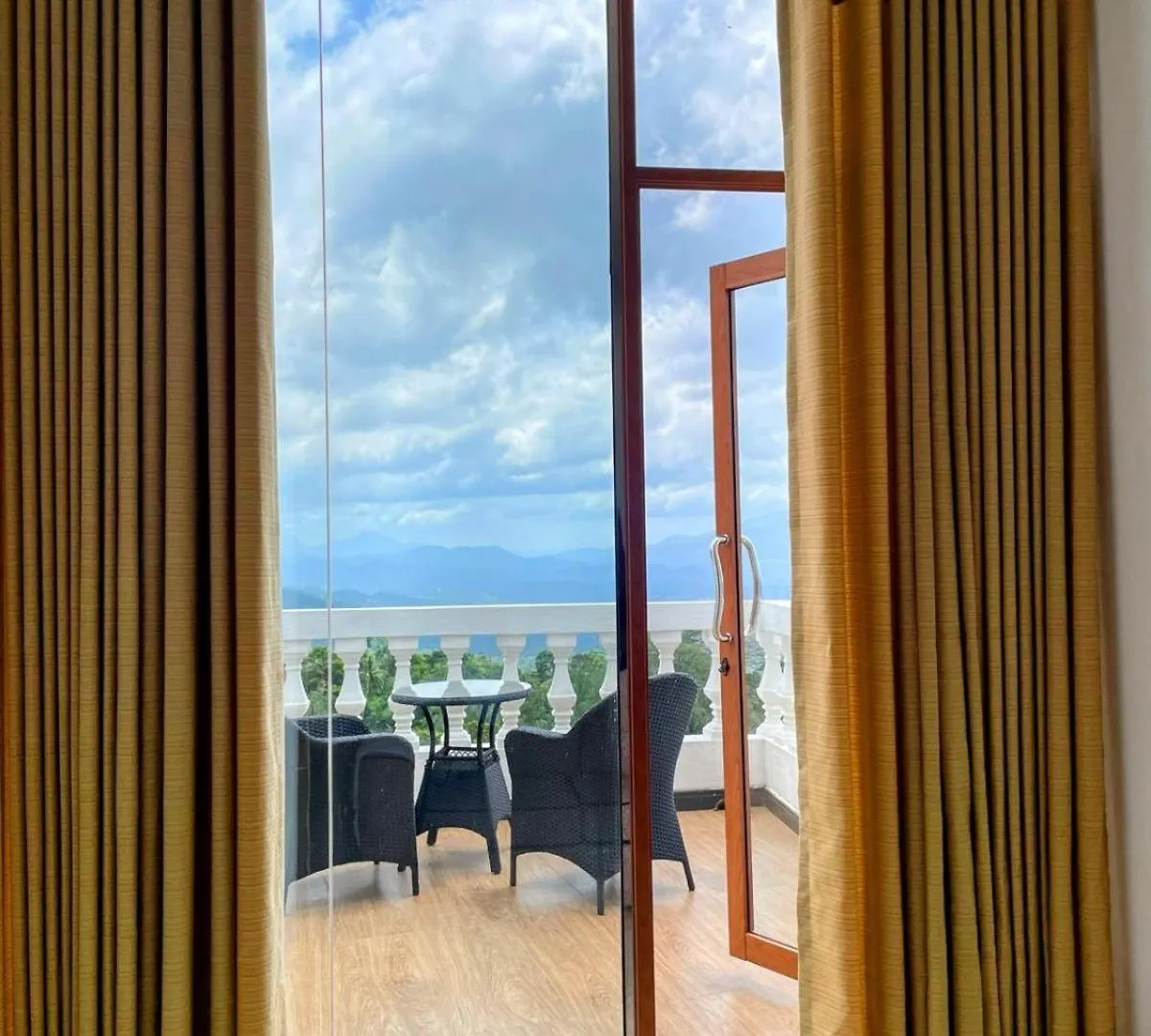 Bellwood Hills Resort & Spa Канди Отель