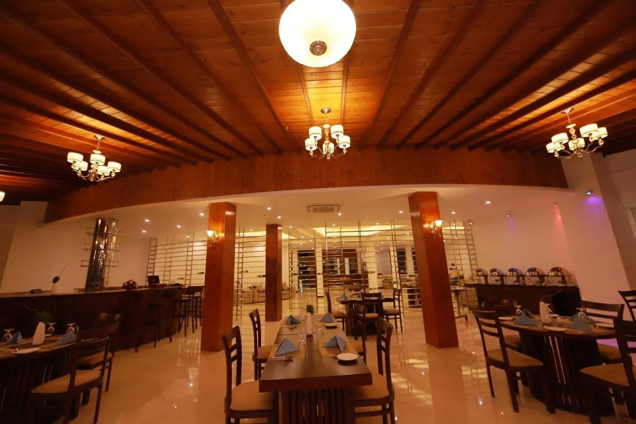 Bellwood Hills Resort & Spa Канди Отель
